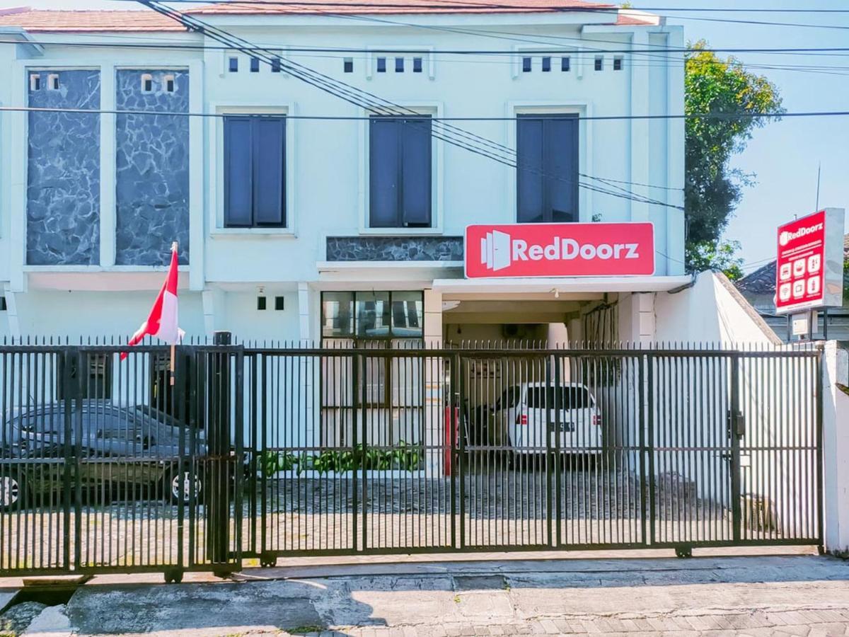 Reddoorz Syariah At Jemursari Surabaya Hotel Kültér fotó